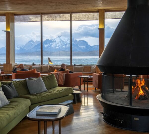 Tierra-Patagonia-living_fireplaceRemote